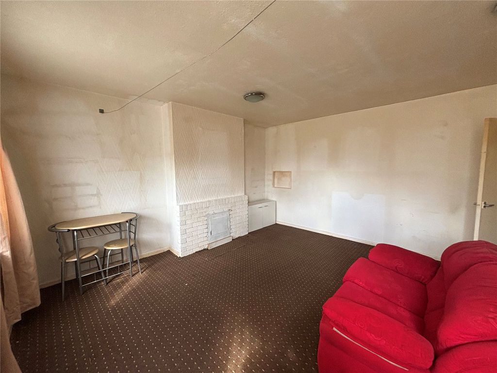 Property photo 3 of 11 Lounge