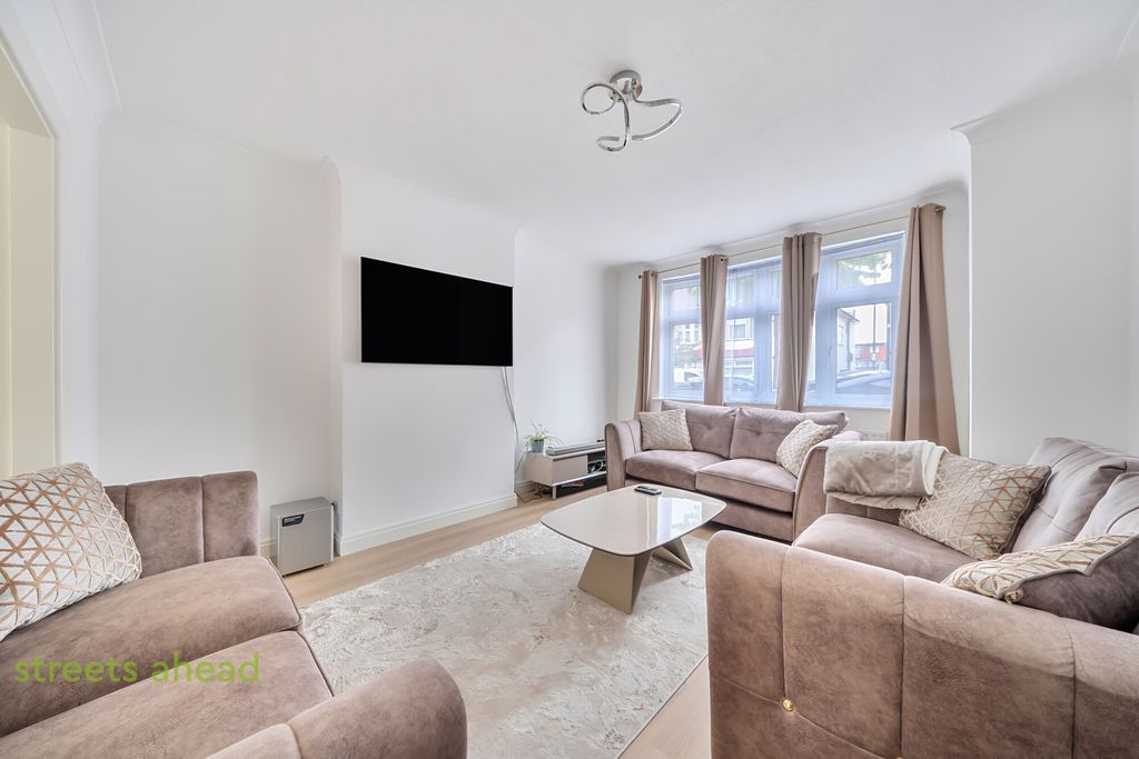 Property photo 1 of 18 21954454-97F5-41d...