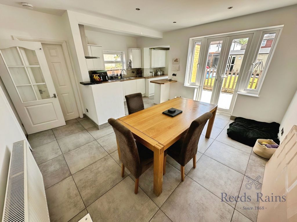 Property photo 3 of 14 Dining Kitchen