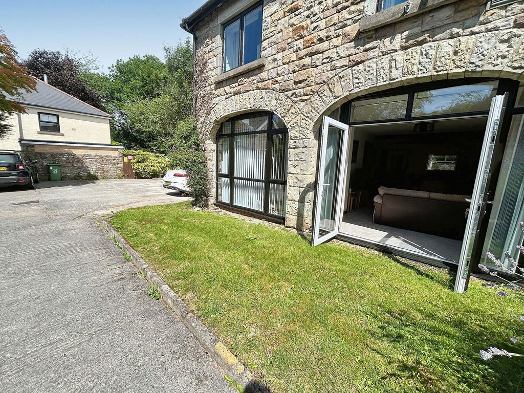 Property photo 2 of 30