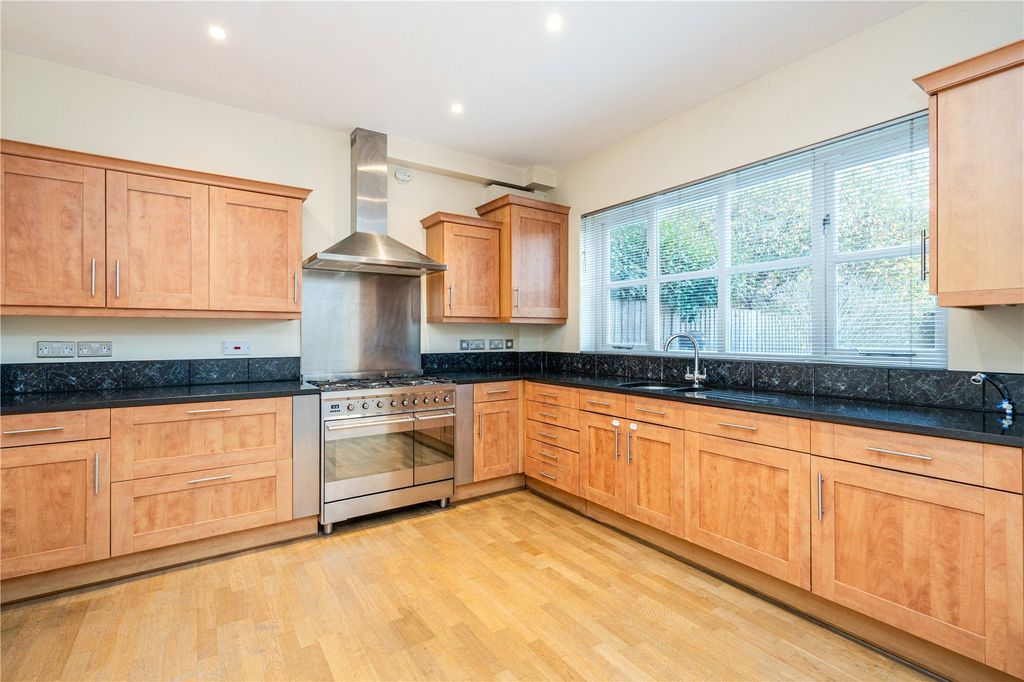 Property photo 3 of 19 Picture No. 17