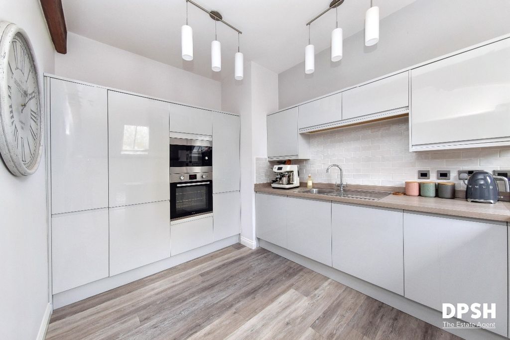 Property photo 3 of 27