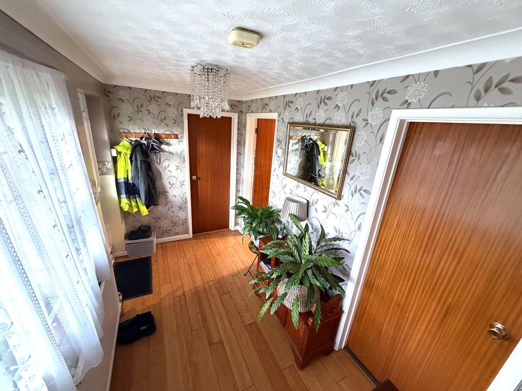 Property photo 2 of 20 Entrance Hall.Jpg