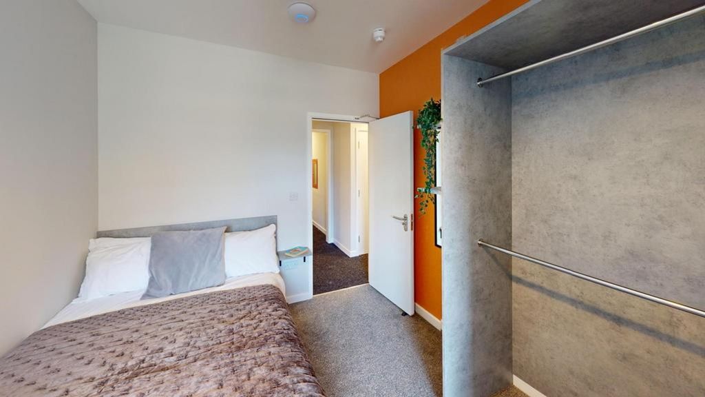 Property photo 2 of 19 A Cozy And Inviting Double Bedroom With Warm Color...