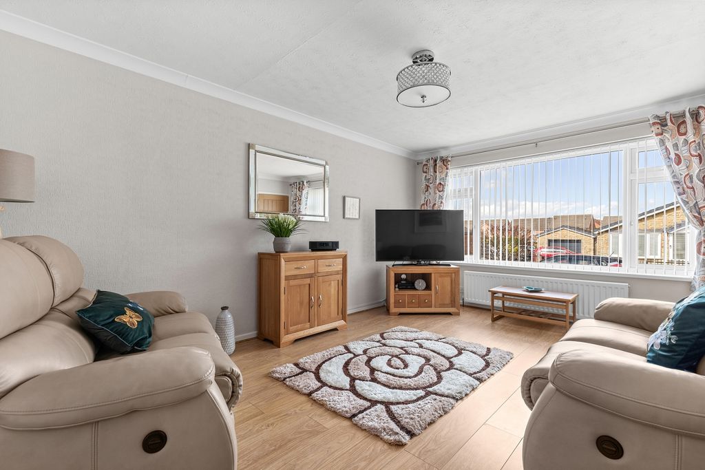 Property photo 2 of 14 Lounge