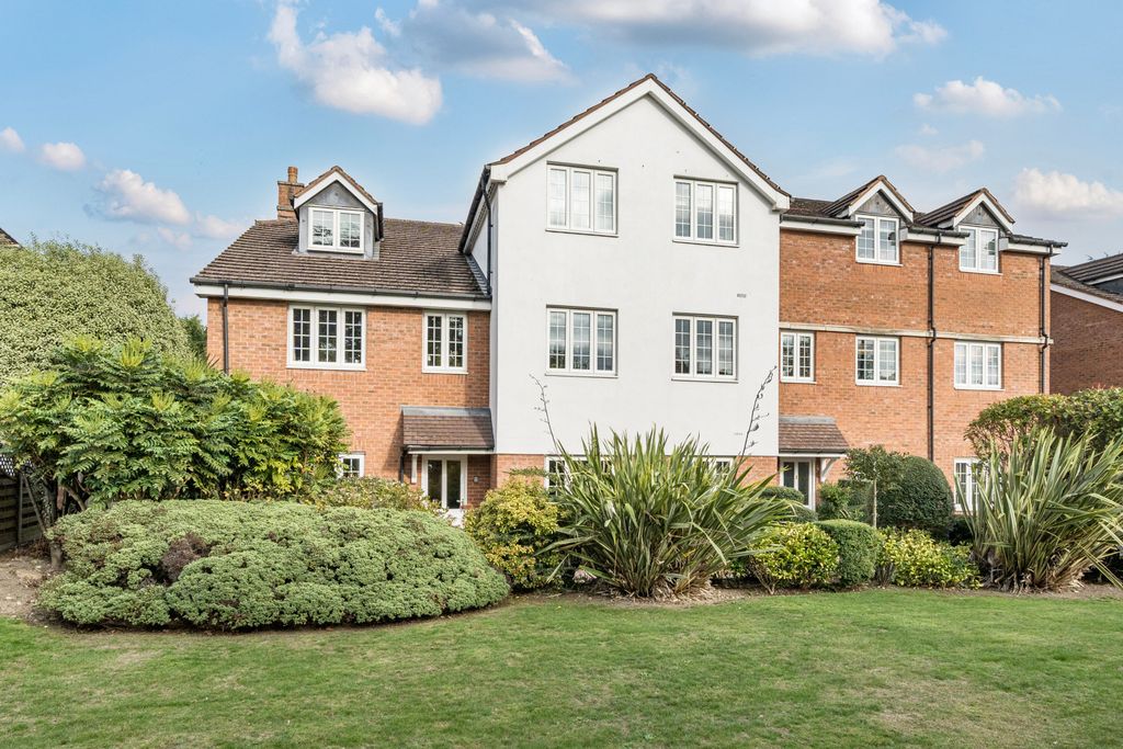 Property photo 1 of 14 Gardens