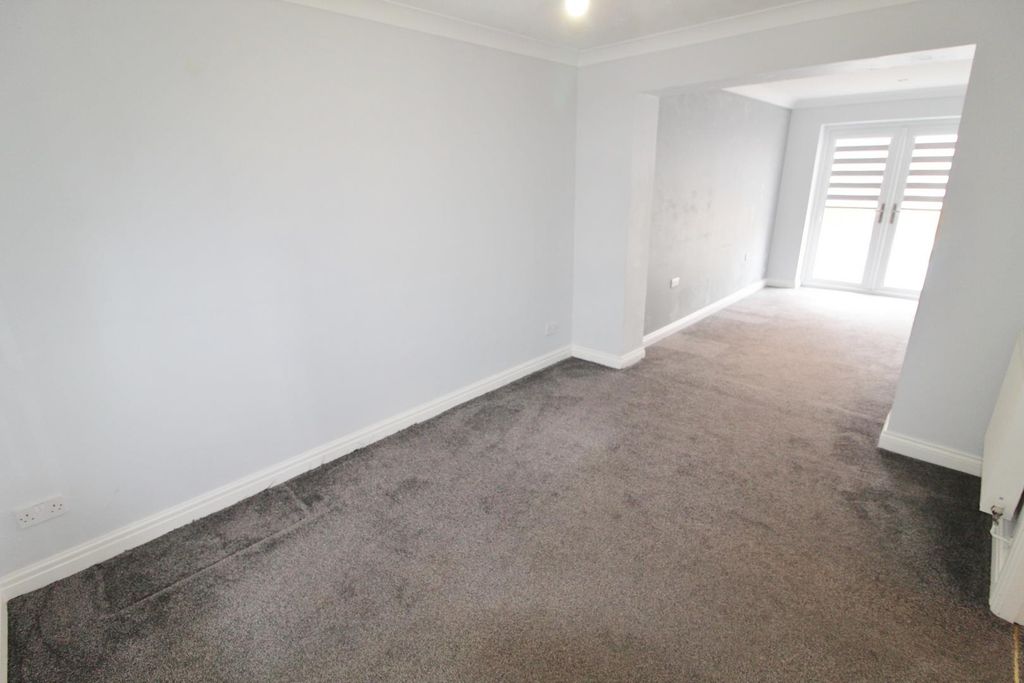 Property photo 3 of 12 Dining Room