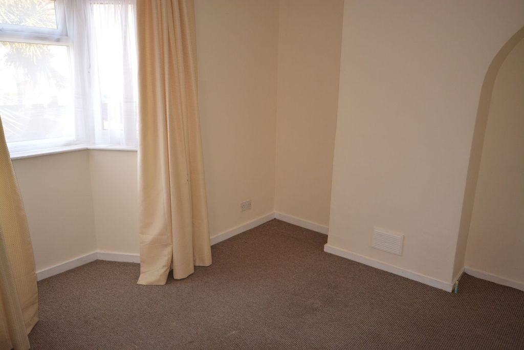 Property photo 3 of 8 Photo 4