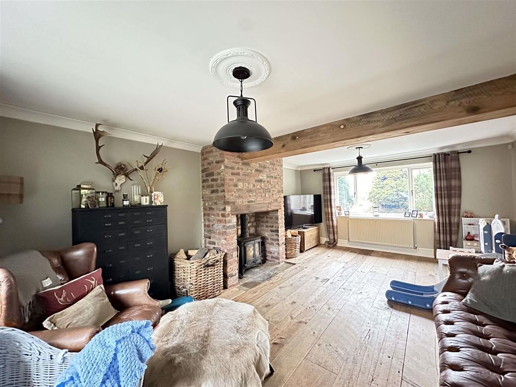 Property photo 2 of 32