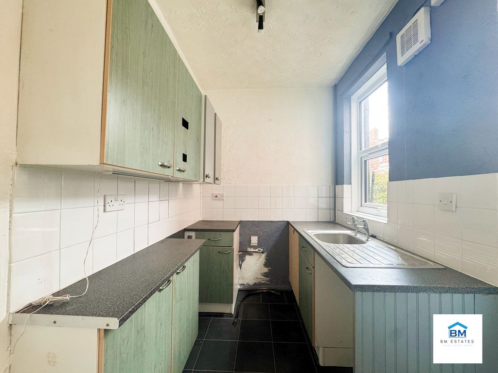 Property photo 3 of 5 Kitchen