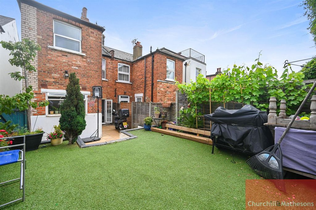 Property photo 3 of 11