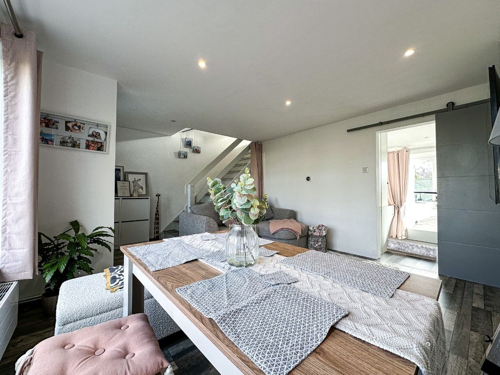 Property photo 3 of 21 3830389