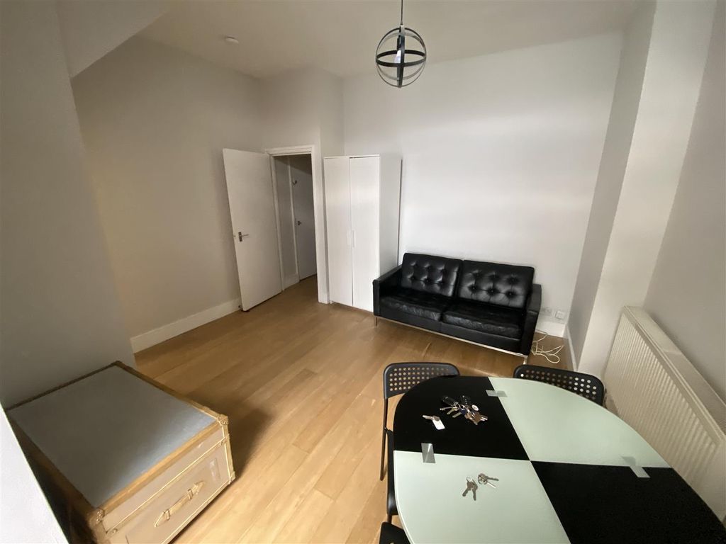 Property photo 2 of 10 Lounge