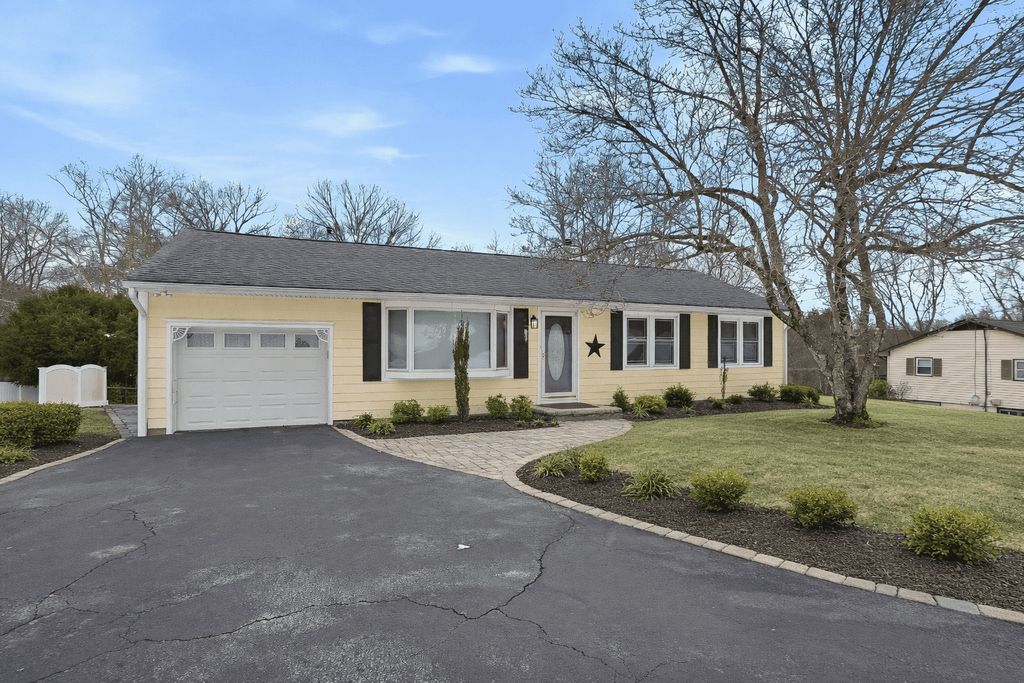 Property photo 1 of 2