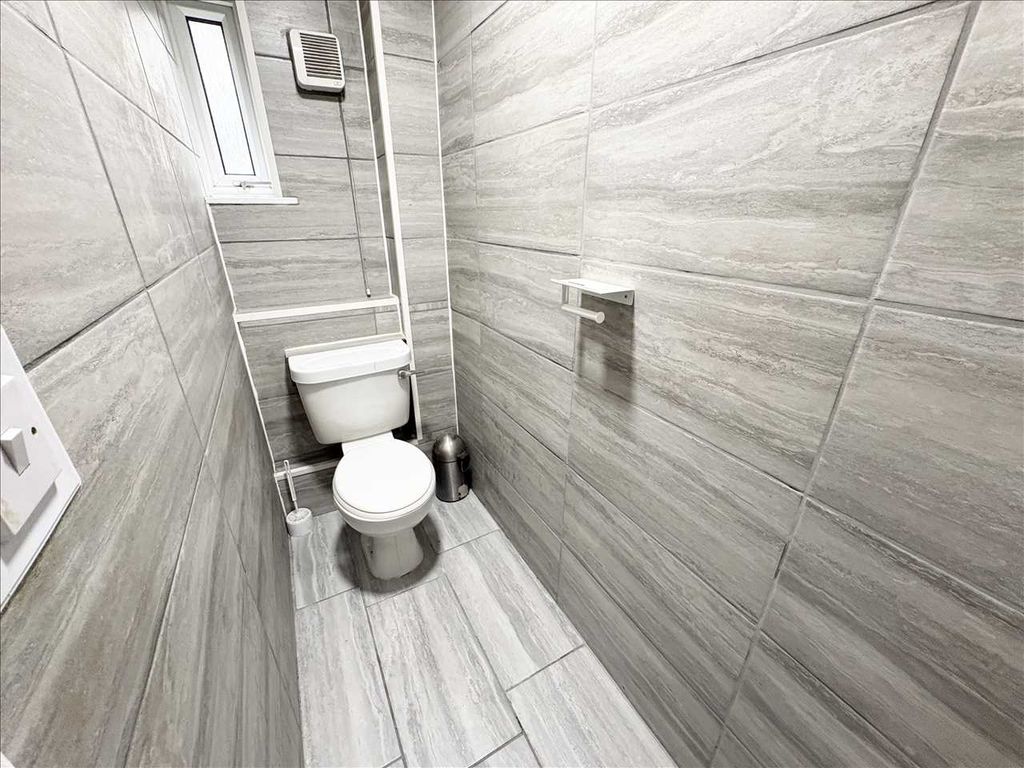 Property photo 3 of 13 WC