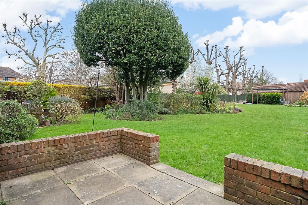 Property photo 2 of 14 Terrace