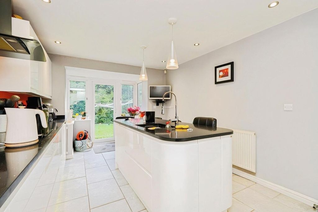 Property photo 3 of 16 Kitchen