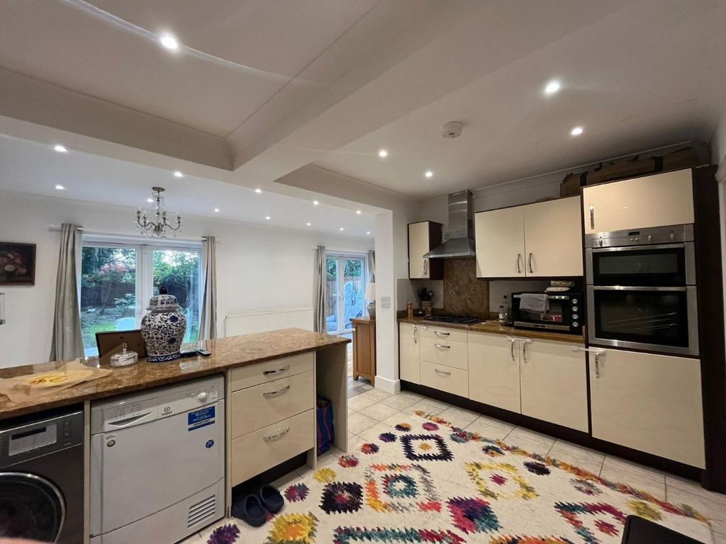 Property photo 3 of 12