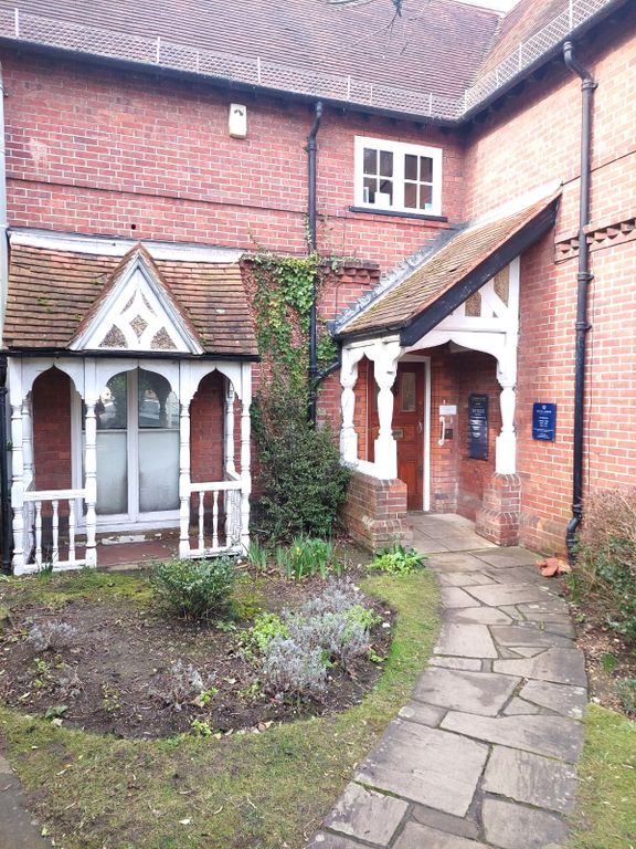 Property photo 2 of 3 9 London Road