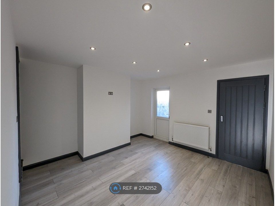 Property photo 1 of 23 Living Room