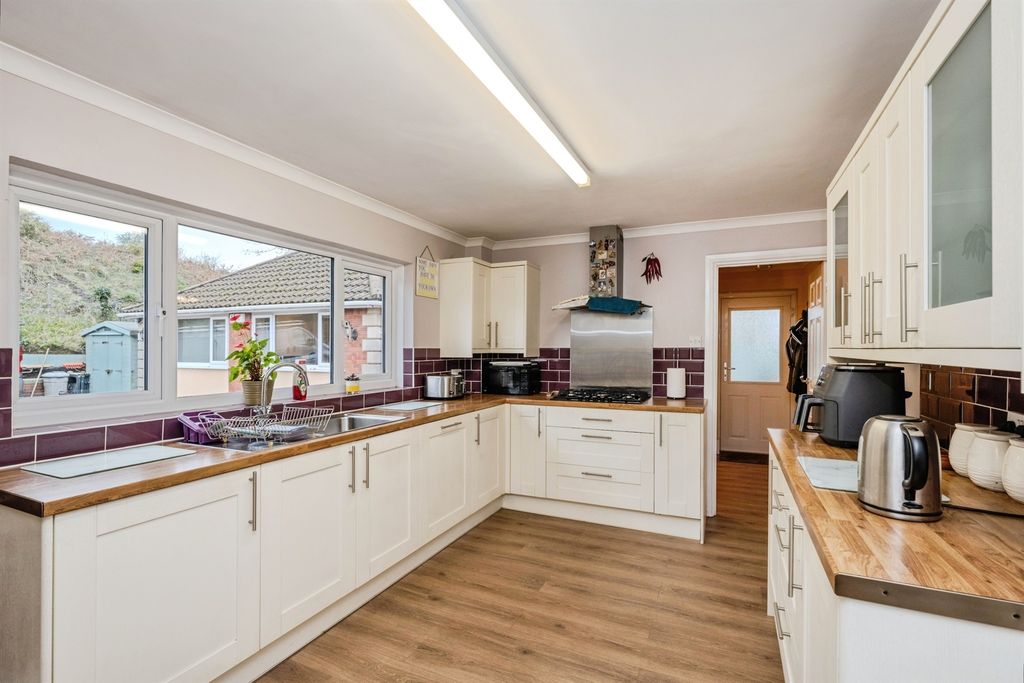 Property photo 2 of 34