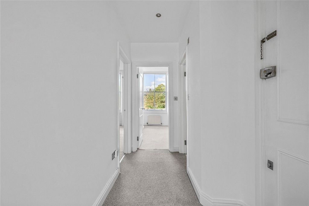 Property photo 2 of 12 Picture No. 02