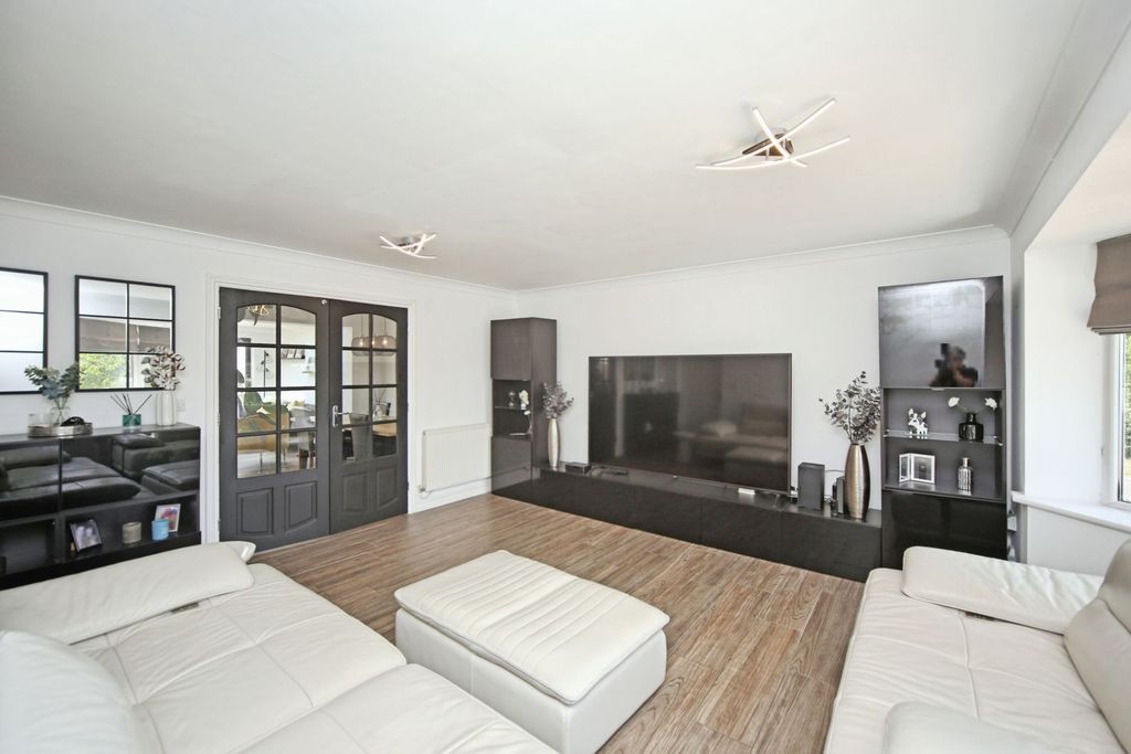 Property photo 2 of 22