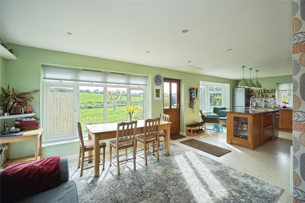 Property photo 2 of 19 Picture No. 16