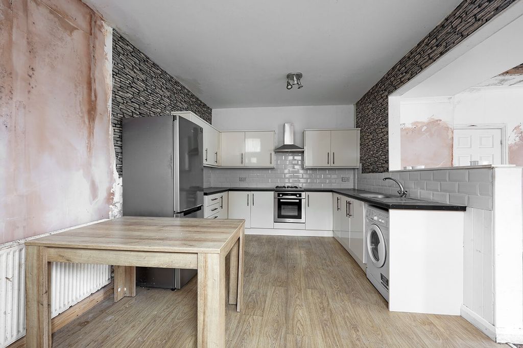 Property photo 2 of 11 5054801