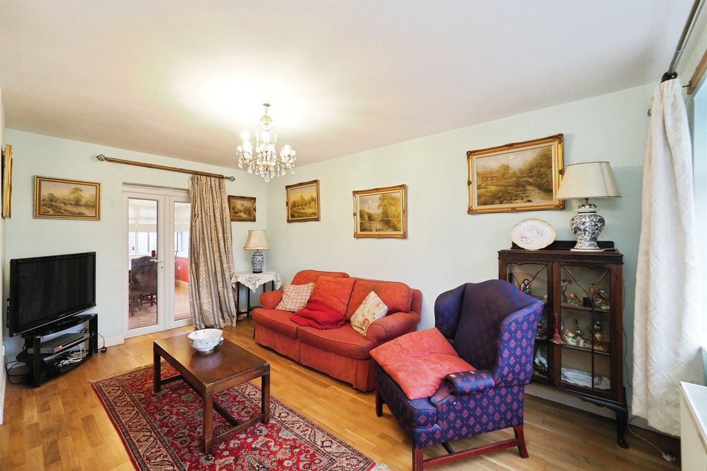 Property photo 2 of 20