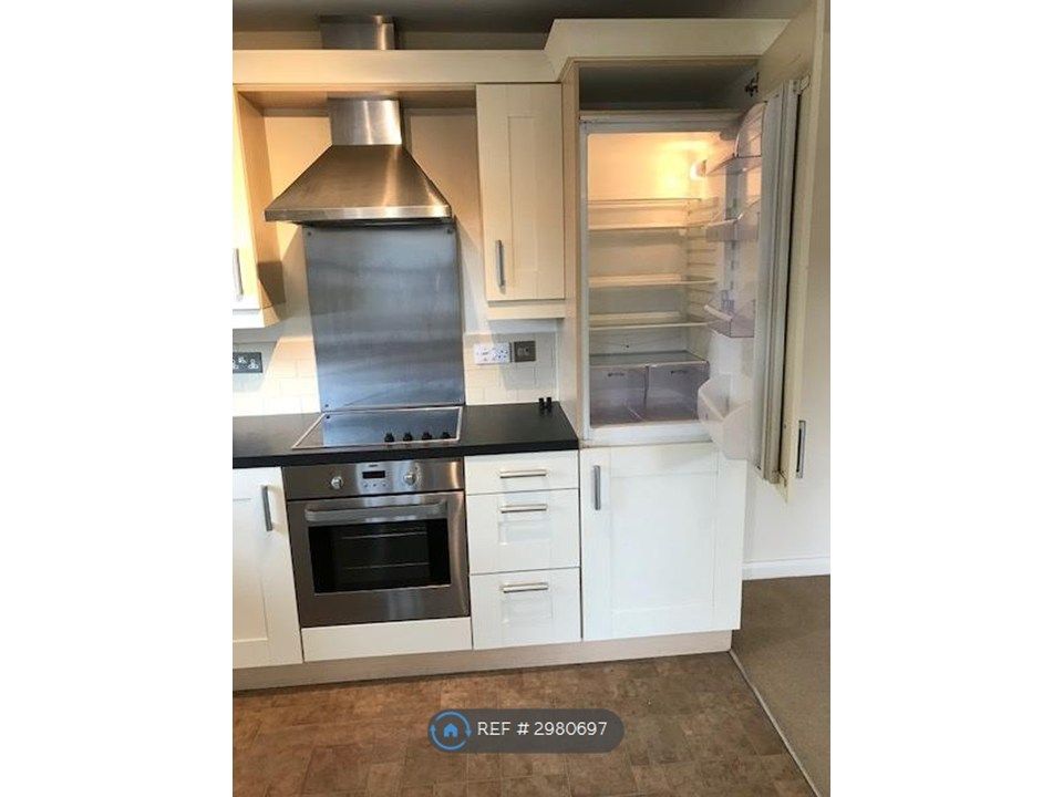 Property photo 3 of 10 Kitchen