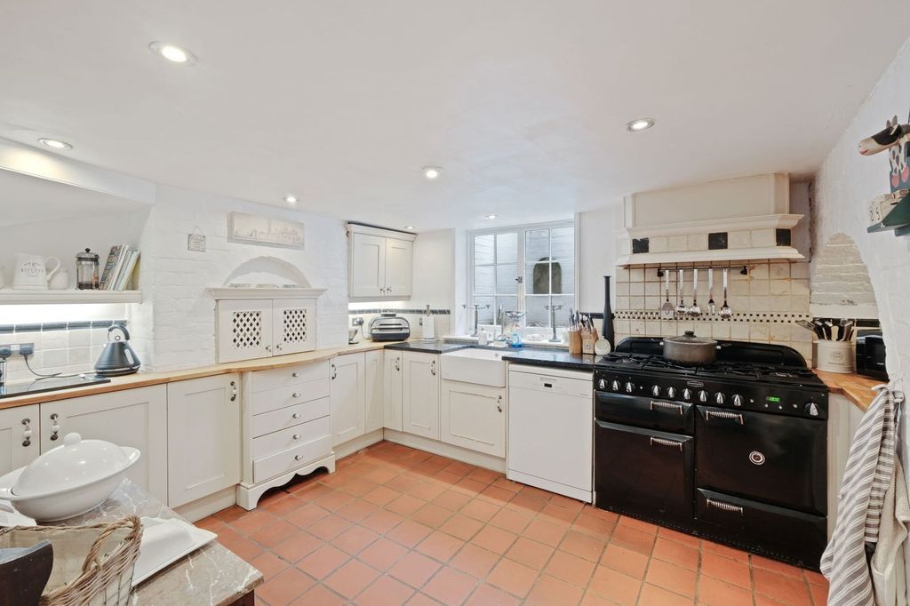 Property photo 2 of 26