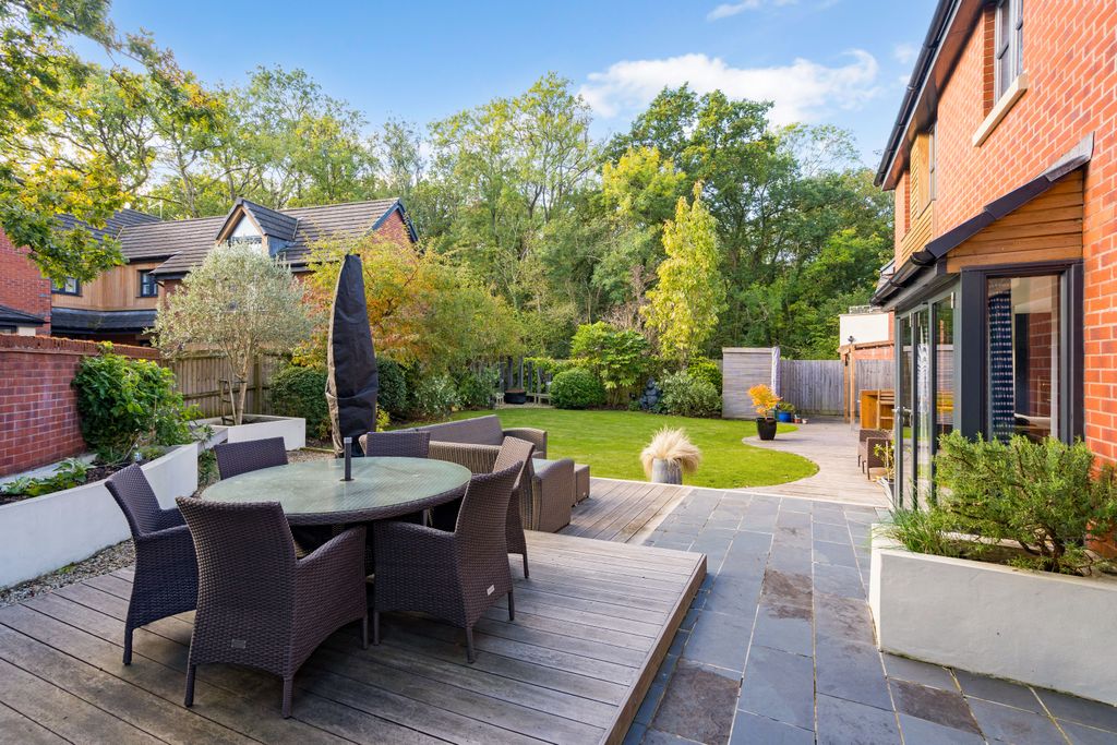 Property photo 2 of 21 Garden