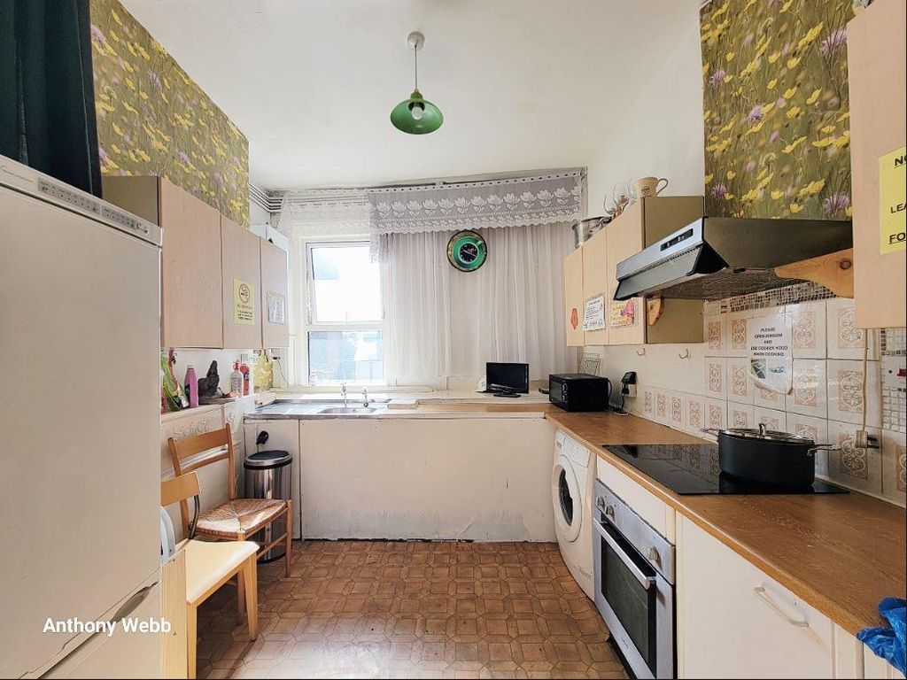 Property photo 3 of 5 Communal Kitchen