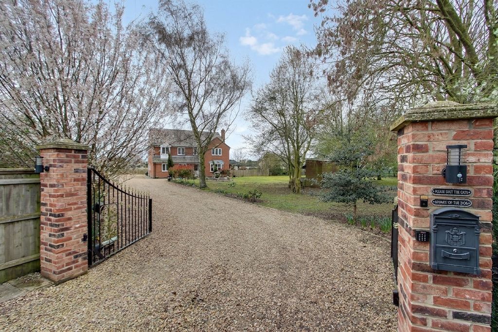 Property photo 1 of 50