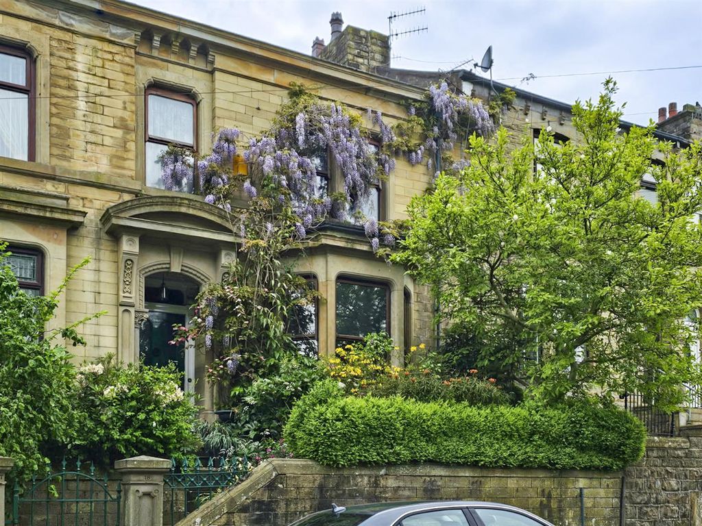 Property photo 3 of 45 Front By Summer