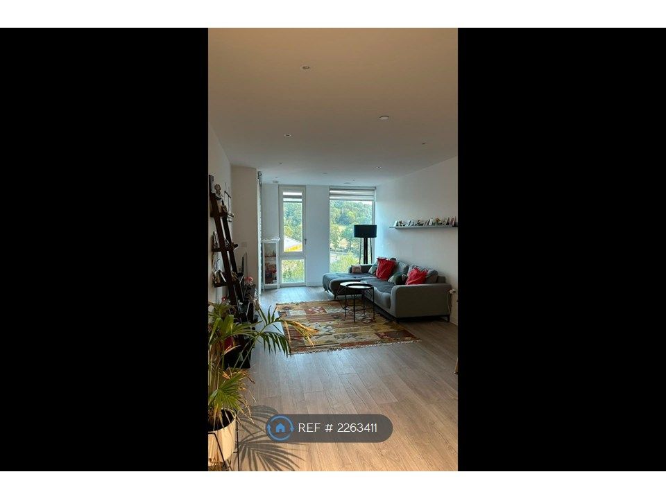 Property photo 1 of 11 Living Room (Currently)