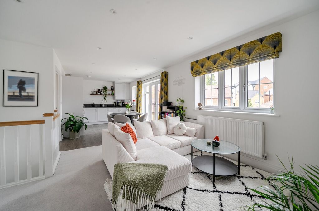 Property photo 2 of 13 1355000-9-68Cbf1F...