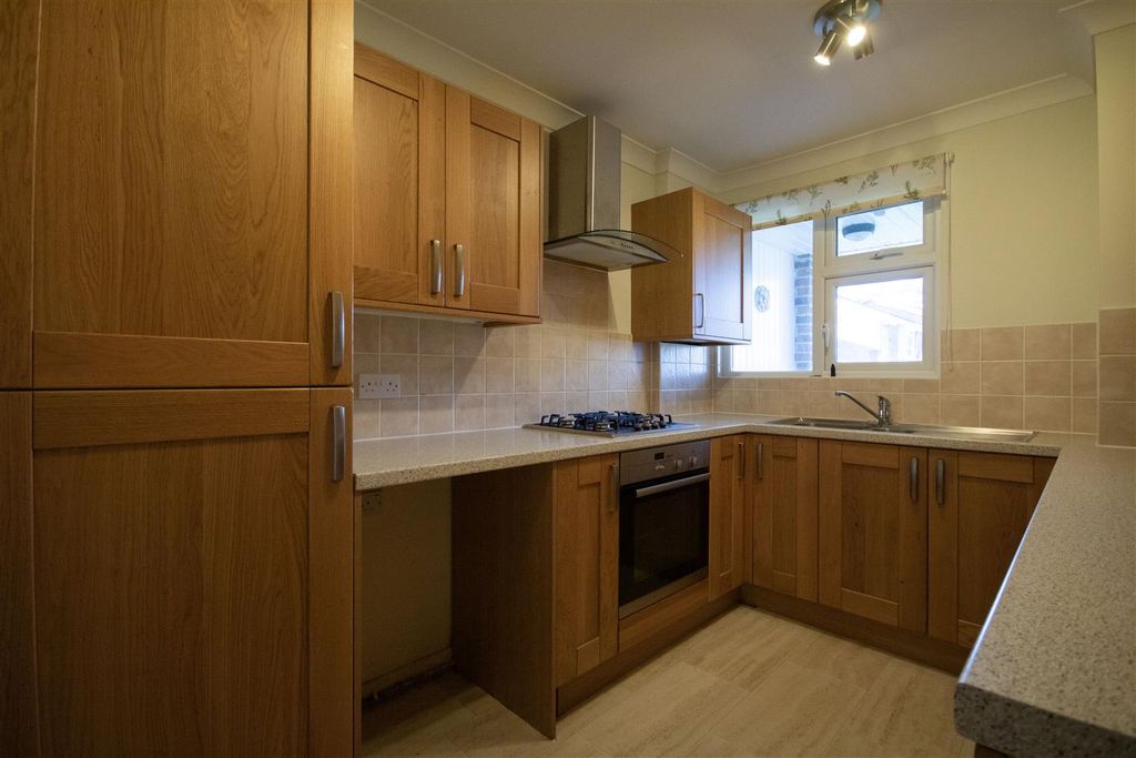 Property photo 3 of 9 Kitchen