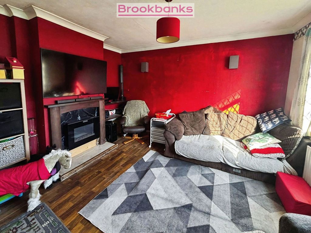 Property photo 3 of 12