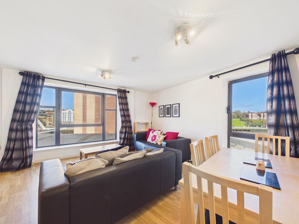 Property photo 3 of 14 Lounge 2