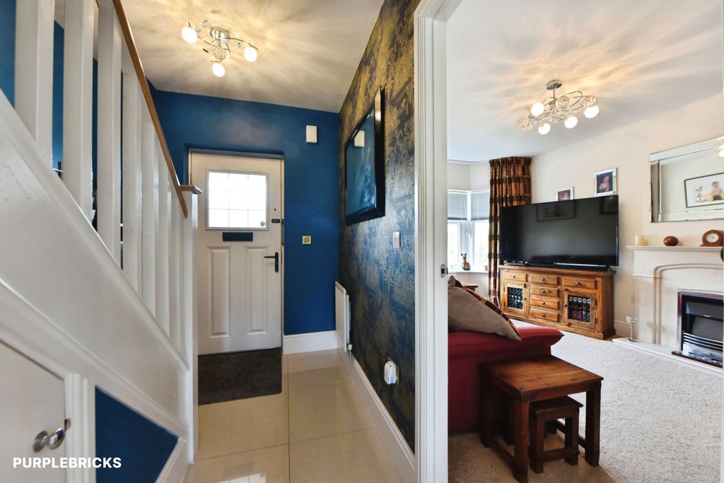 Property photo 2 of 27 Entrance Hall