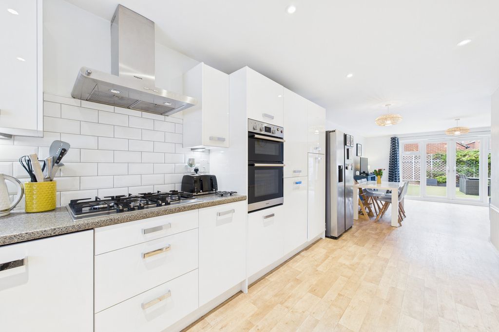 Property photo 3 of 27