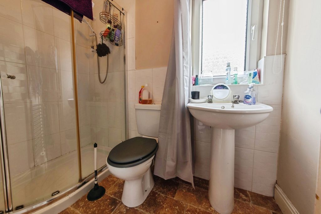 Additional image 16 of 2 bed flat for saleRasen Lane, Lincoln, Lincolnshire LN1