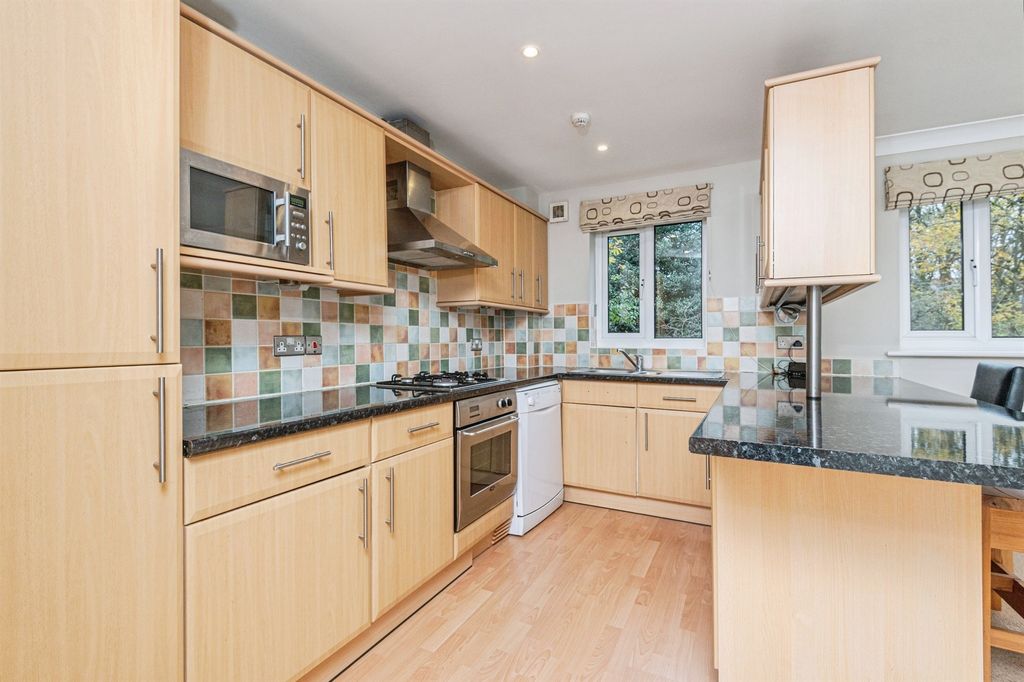 Property photo 3 of 11