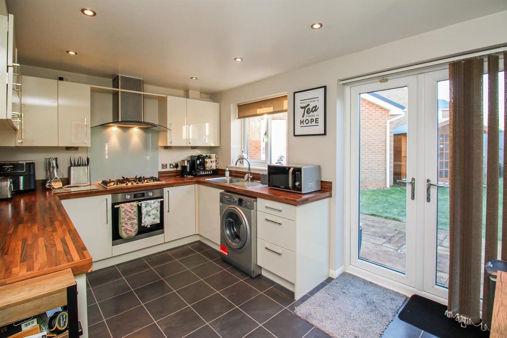 Property photo 2 of 15