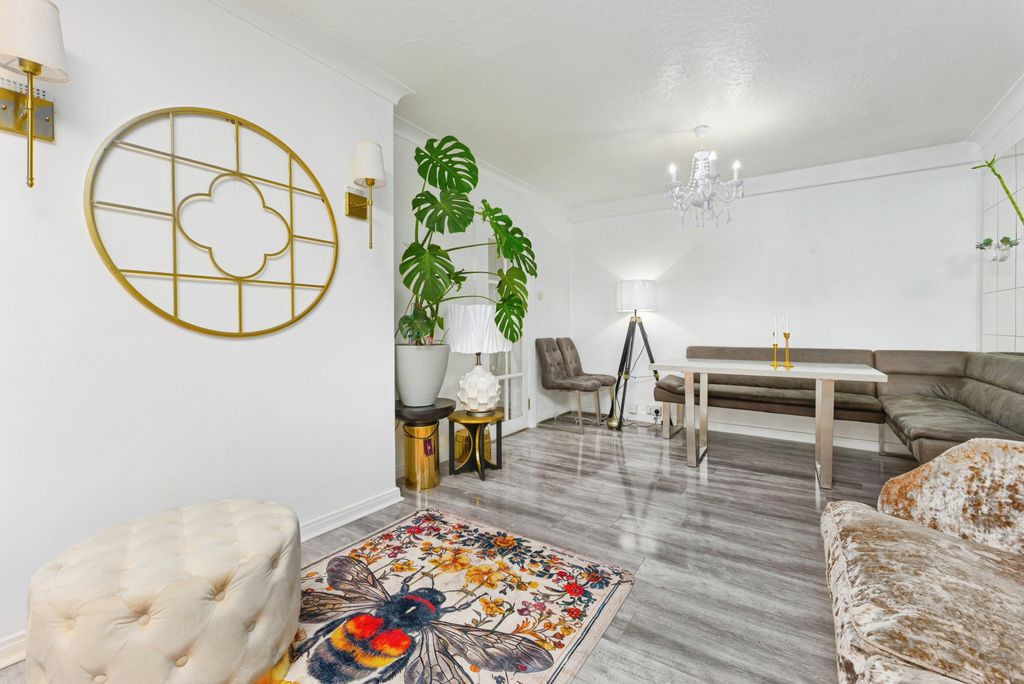 Property photo 3 of 15 Living Room