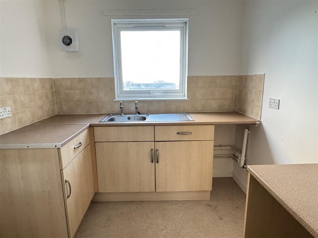 Property photo 2 of 14 Kitchen