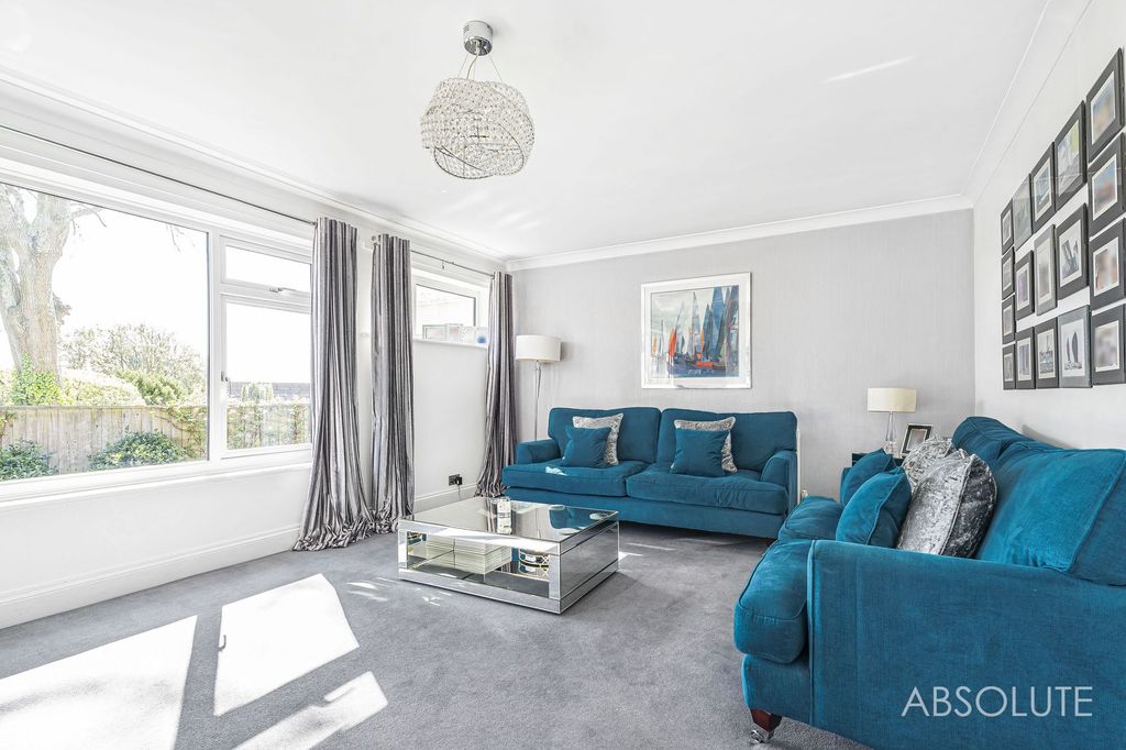 Property photo 3 of 33