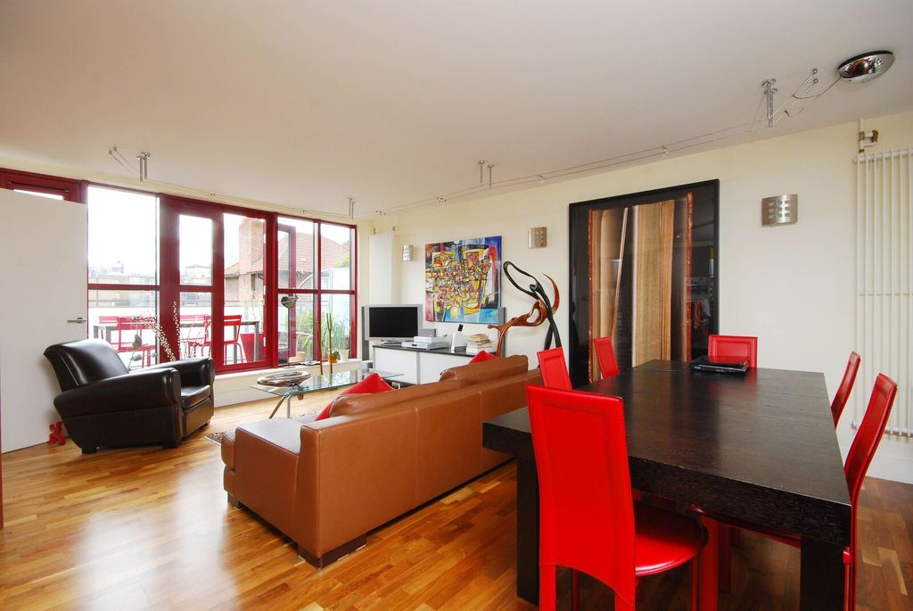Property photo 1 of 8